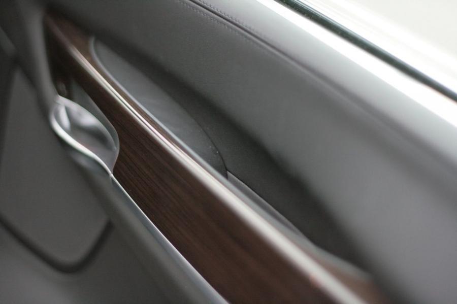  BMW 750i 2009 года  (фото 14 из 32)